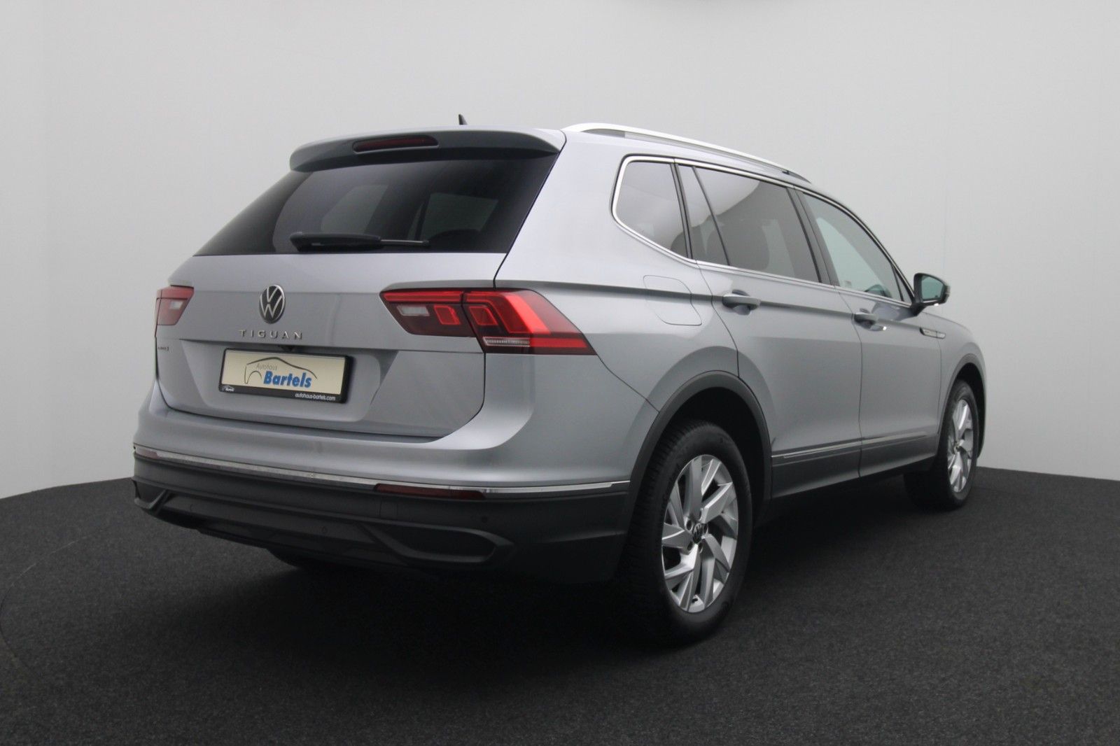 Fahrzeugabbildung Volkswagen Tiguan Allspace Life DSG ACC AHK 7Sitze LED