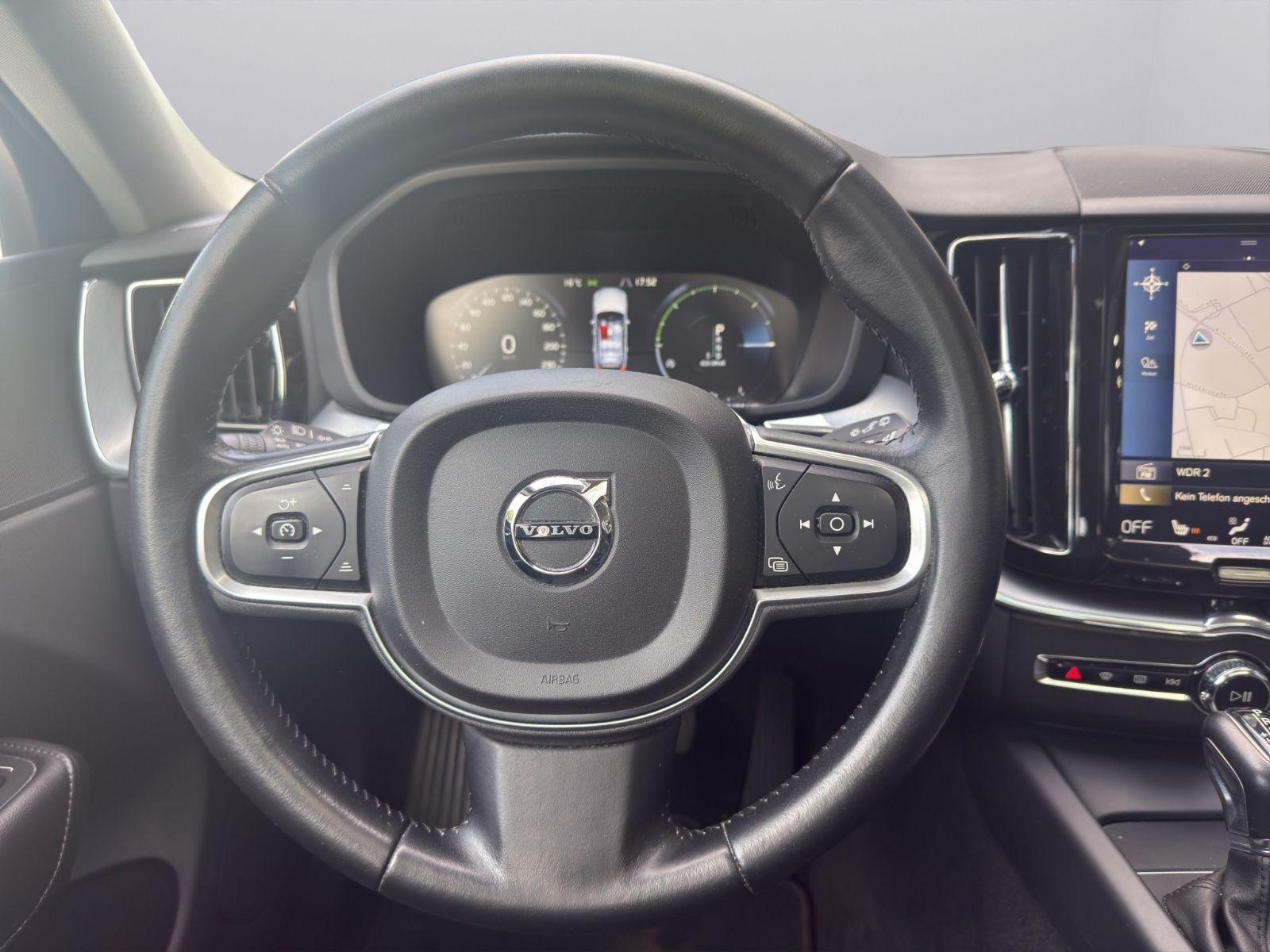 Volvo XC 60 Momentum AWD|1.HAND|SCHECKHEFT|PANO