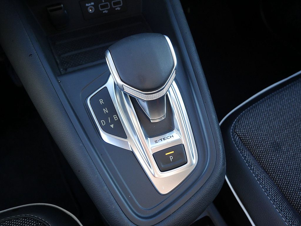 Fahrzeugabbildung Renault Captur Intens E-Tech Plug-In 160 NAVI AHK LED