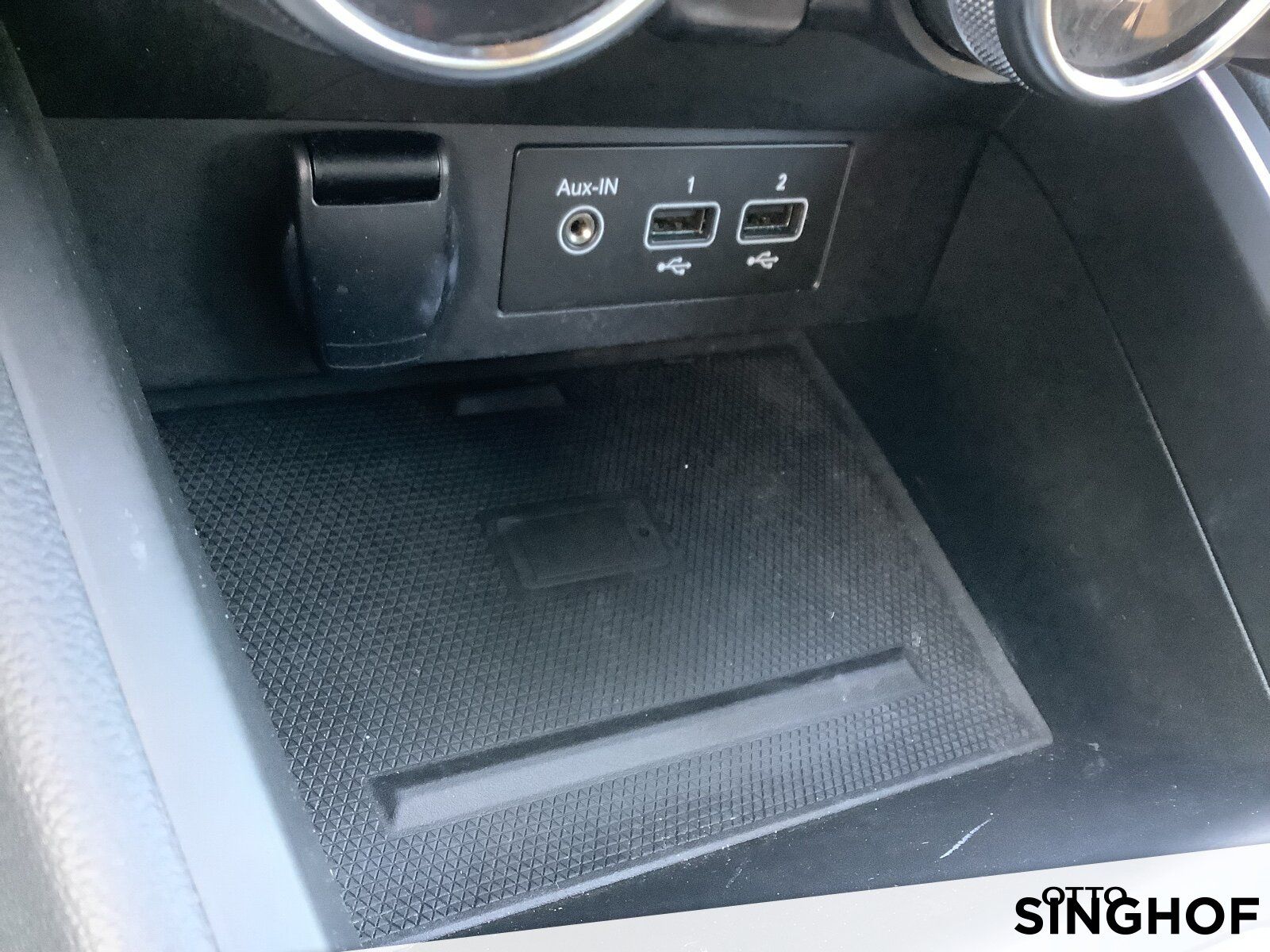 Fahrzeugabbildung Renault Clio V 1.6 E-TECH Hybrid 140 Intens (Euro 6d)