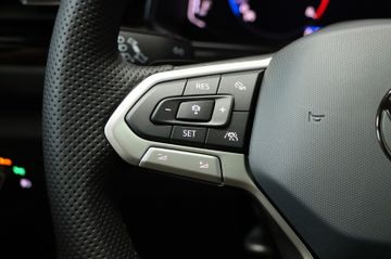 Volkswagen T-Roc 1.5 DSG R-Line Black AHK Pano Matrix Kame.