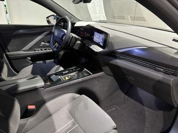 Fotografie 5 des Opel Astra Sports Tourer 1.2 Turbo Automatik GS