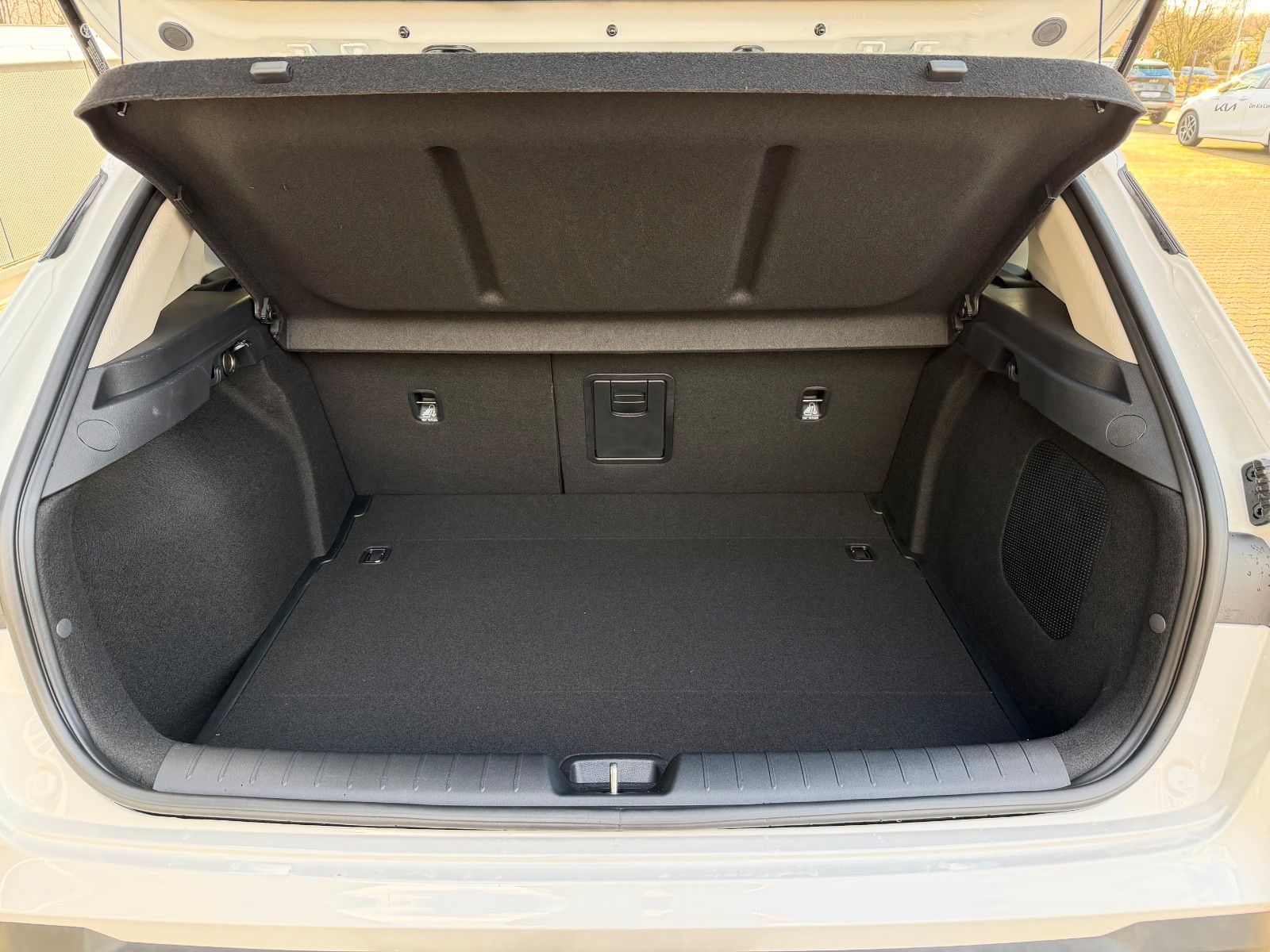 Fahrzeugabbildung Kia K4 1,6 T-GDI DCT Spirit Drive Wise Sound