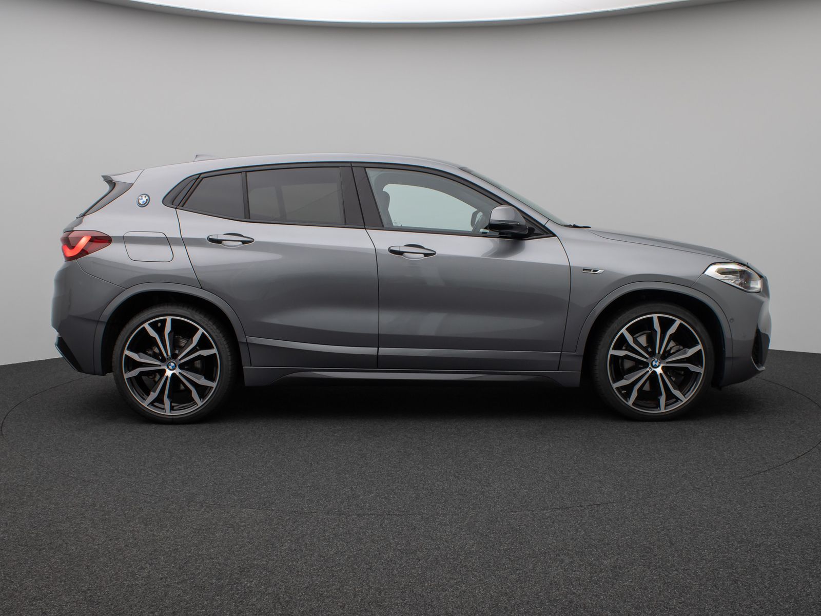 Fahrzeugabbildung BMW X2 xD25e M Sport HUD DAB HiFi LED Alarm 20Zoll