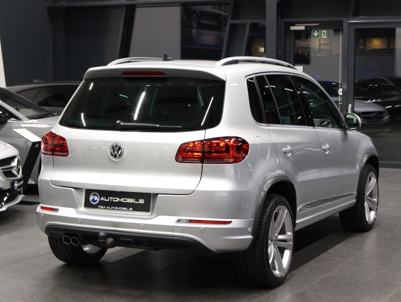 Fahrzeugabbildung Volkswagen Tiguan Sport & Style BMT 4Motion R Line*TOP