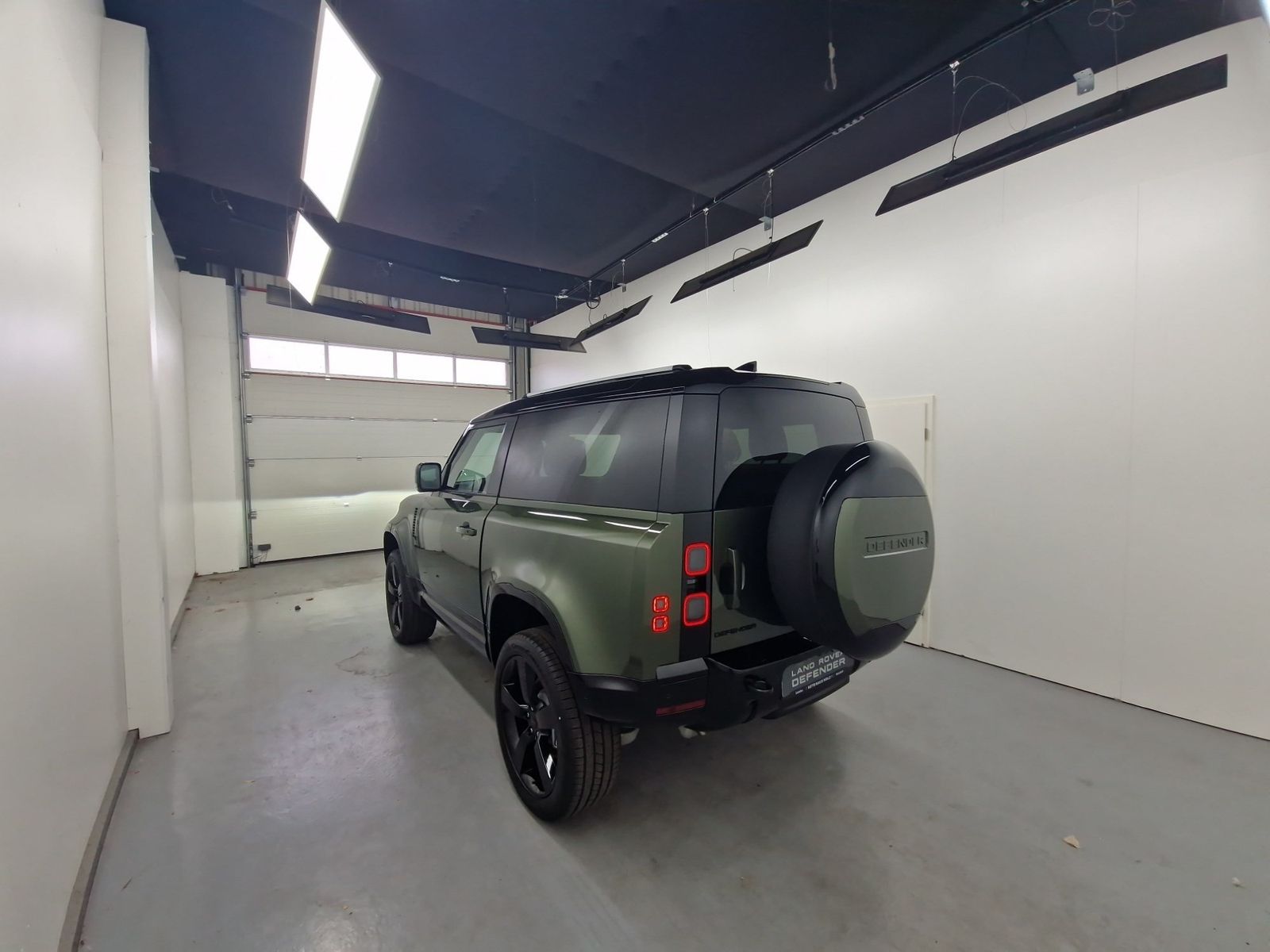 LAND ROVER Defender 90 D350 X-Dynamic SE AHK Matrix 22-Zoll – Bild 2