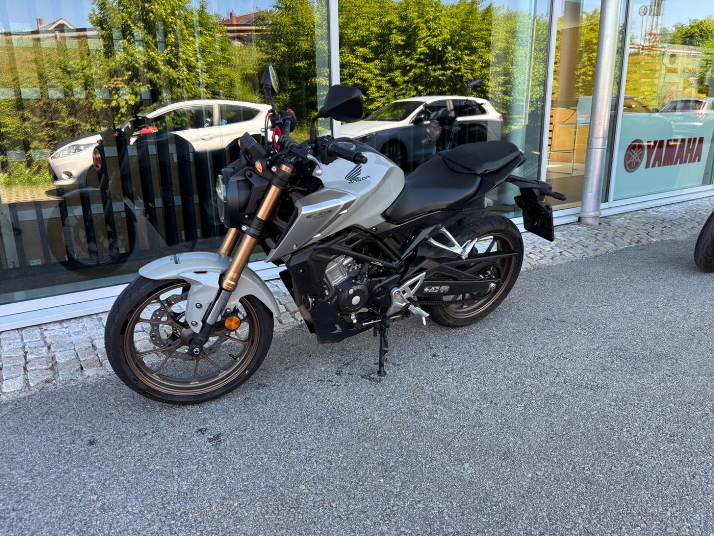 Fahrzeugabbildung Honda CB 125 R mit Tieferlegung