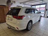 Mitsubishi Outlander PHEV Basis Spirit 4WD / KAMERA / - Mitsubishi Outlander: Basis Spirit
