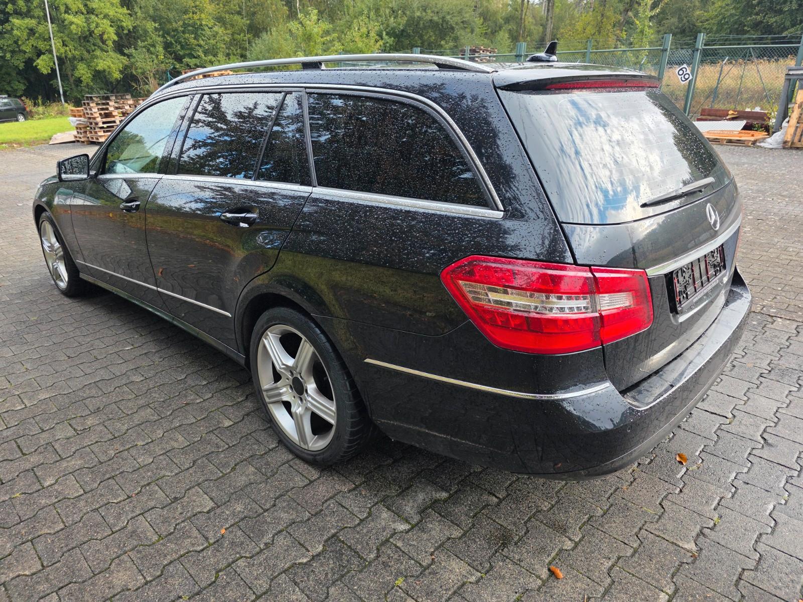 Mercedes-Benz E250 2012 — photo 9