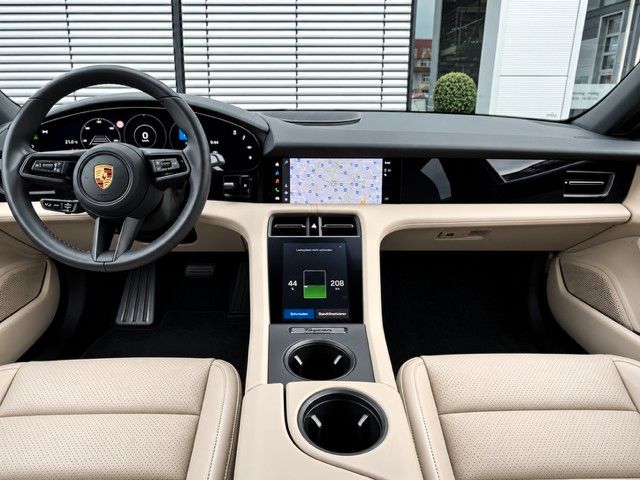 Porsche Taycan Performance Plus Luftfederung HUD ACC foto 10