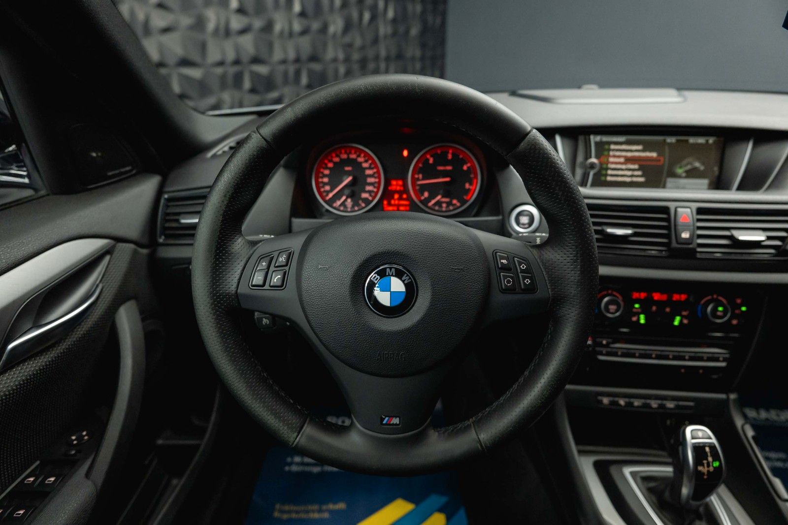 Fahrzeugabbildung BMW X1 xDrive 18d M-Sport Shadow Line *Bi-Xenon*DAB*