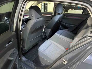Volkswagen Golf - 6