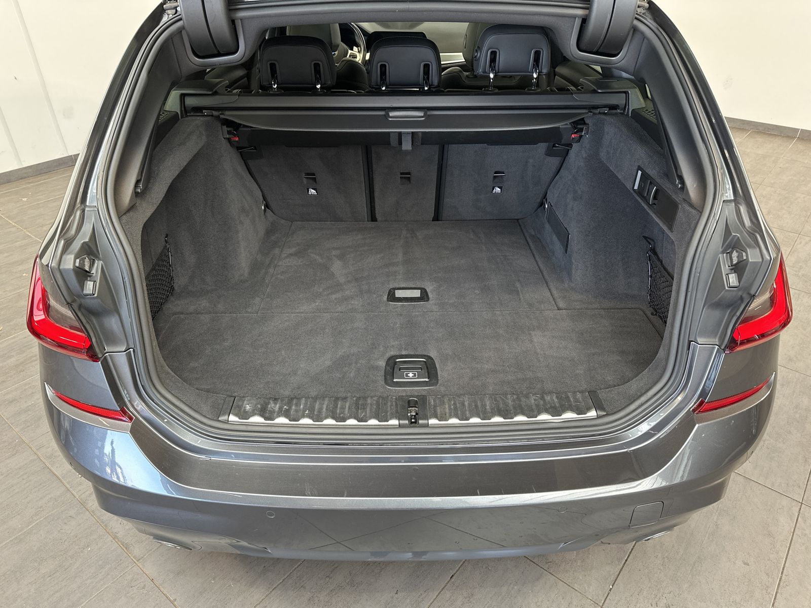 Fahrzeugabbildung BMW 330d Touring xDrive M-Sport NAV+LED+ACC+PANO+KAM