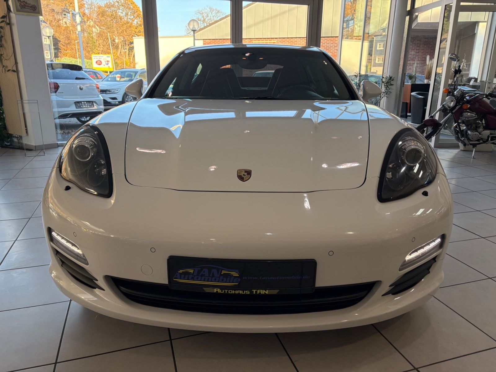 Fahrzeugabbildung Porsche Panamera Diesel * Carraraweiß * SCHIEBEDACH*