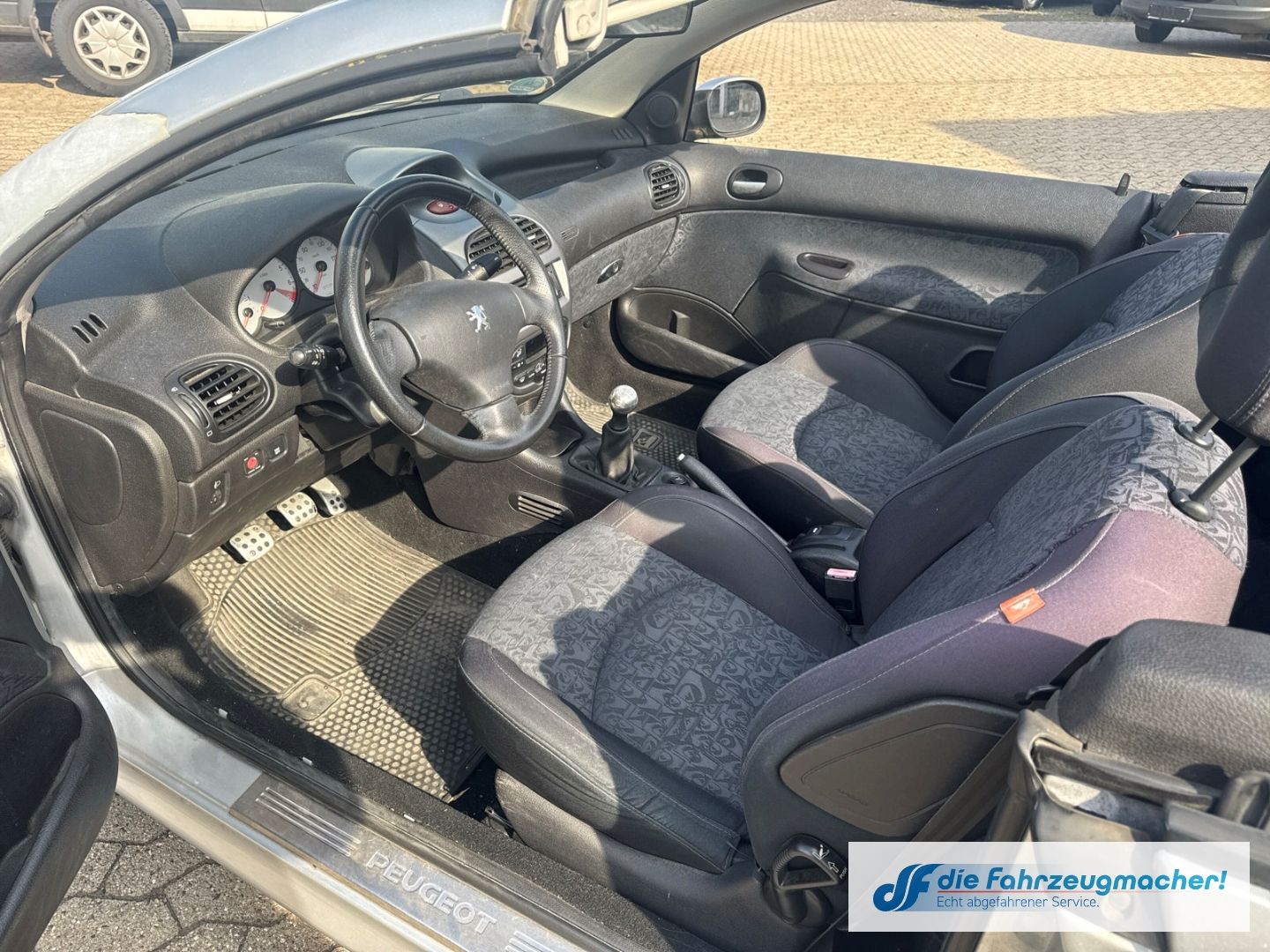 Fahrzeugabbildung Peugeot 206 Cabriolet CC Quiksilver El. Verdeck *EXPORT