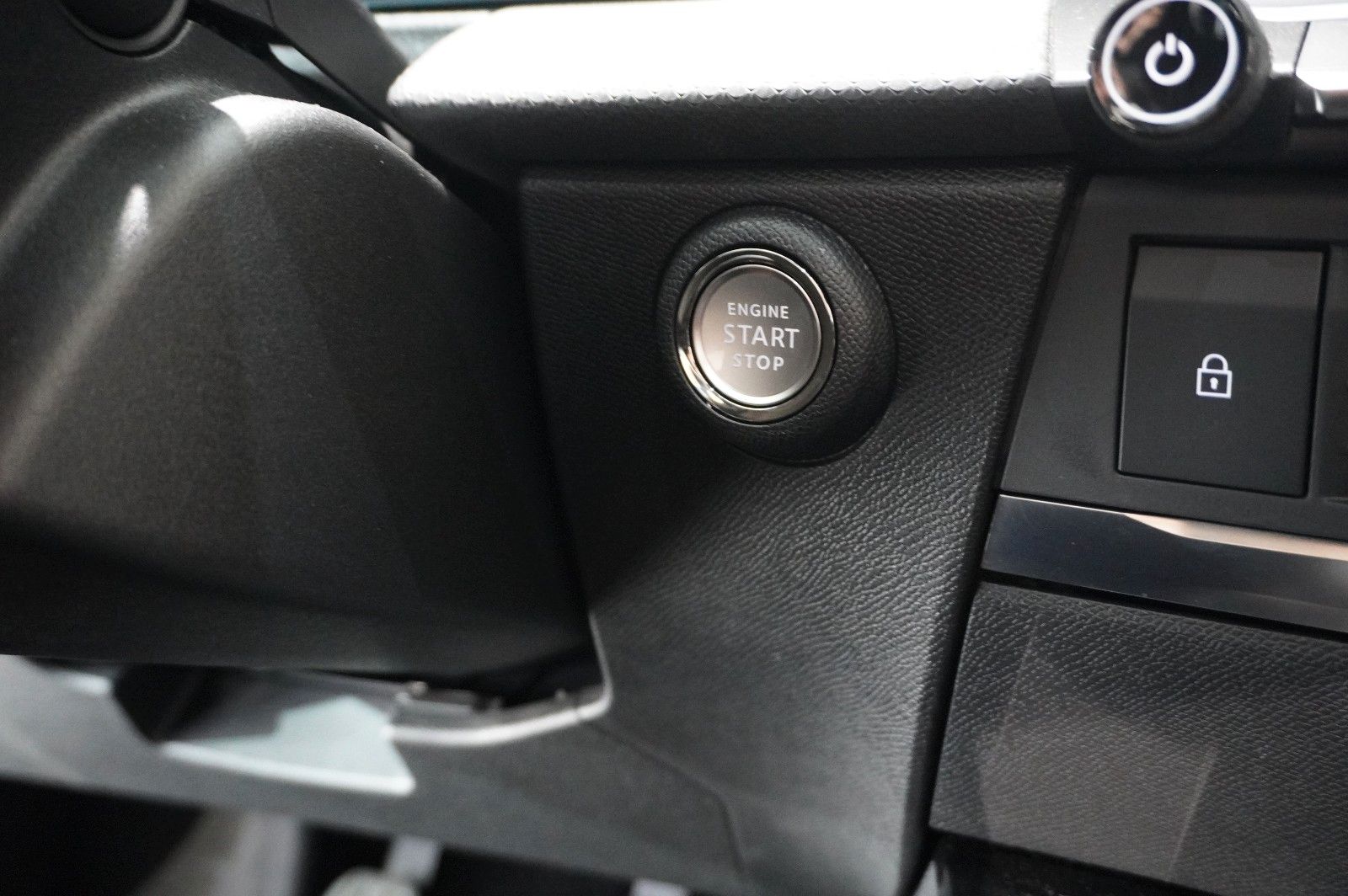 Fahrzeugabbildung Opel Astra L ST 1.2T GS SPORT NAVI/LED/360°/PANO/HUD