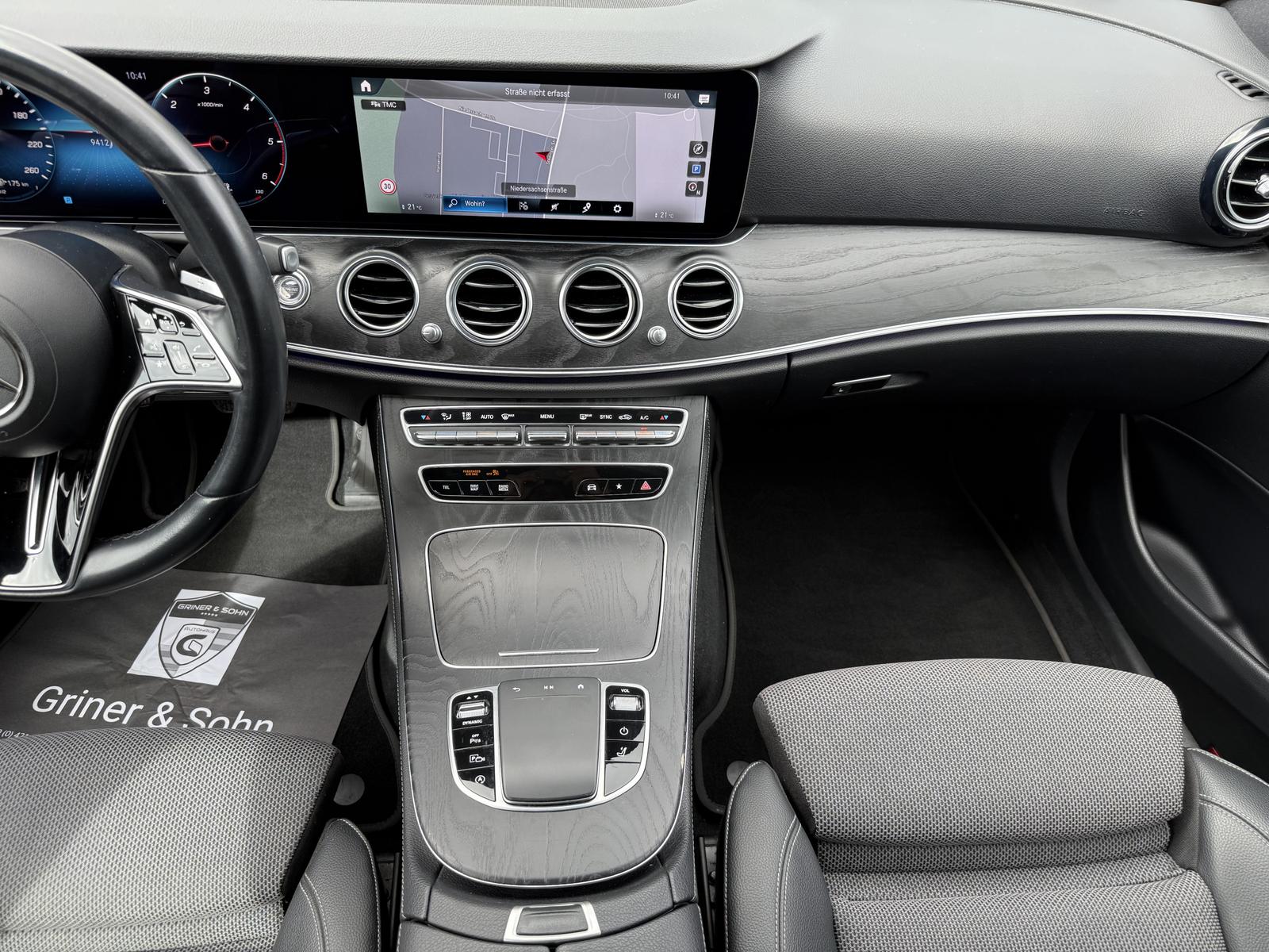 Mercedes-Benz E 200 d,T-M Avantgarde,T-Leder,R-Kam,Ambiente