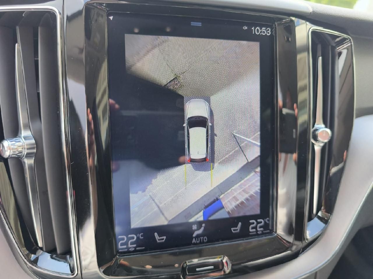 Fahrzeugabbildung Volvo XC60 Momentum Pro AWD
