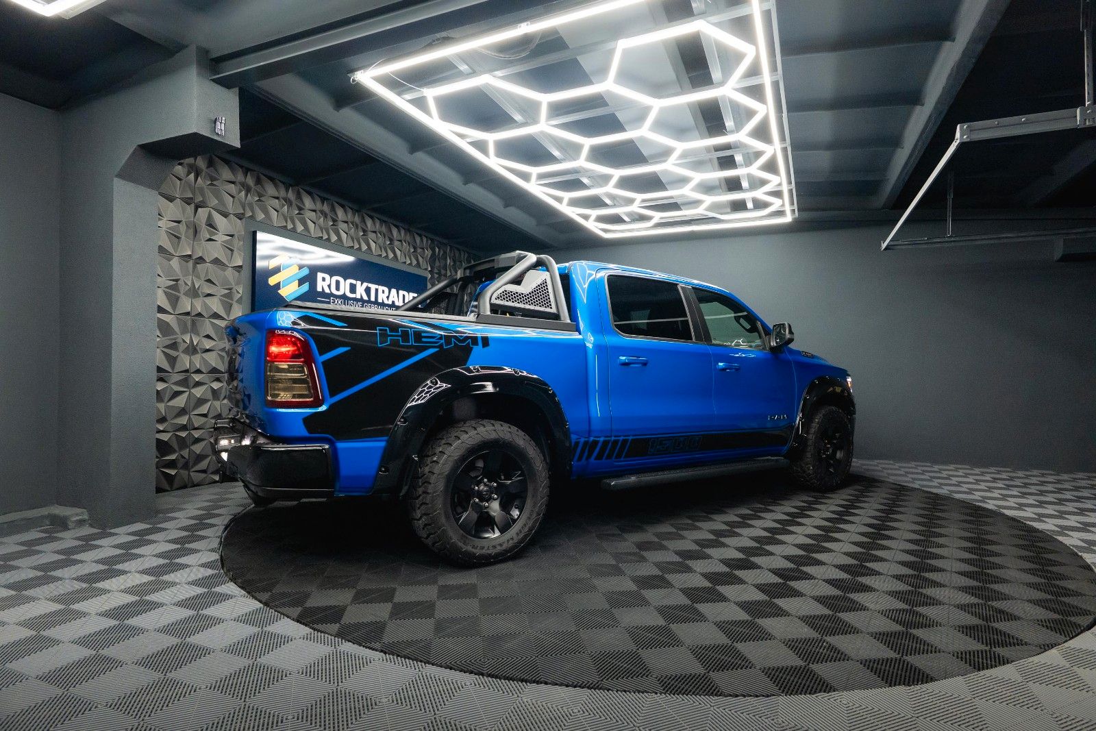Fahrzeugabbildung Dodge RAM 5.7 V8 HEMI 4x4 OFFROAD Night-Paket *LED*