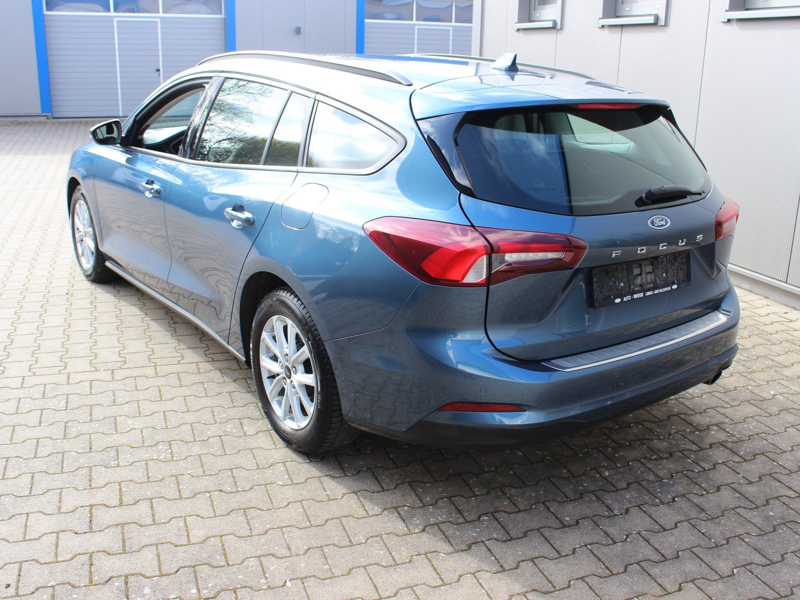 Fahrzeugabbildung Ford Focus Cool & Connect 1,0 EcoBoost Start/Stopp