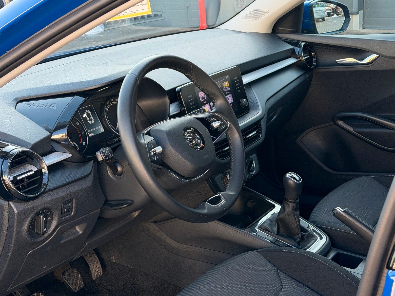 Fahrzeugabbildung SKODA Fabia 1.0 MPI Selection *Klima*Allwetter*Stzhzg*