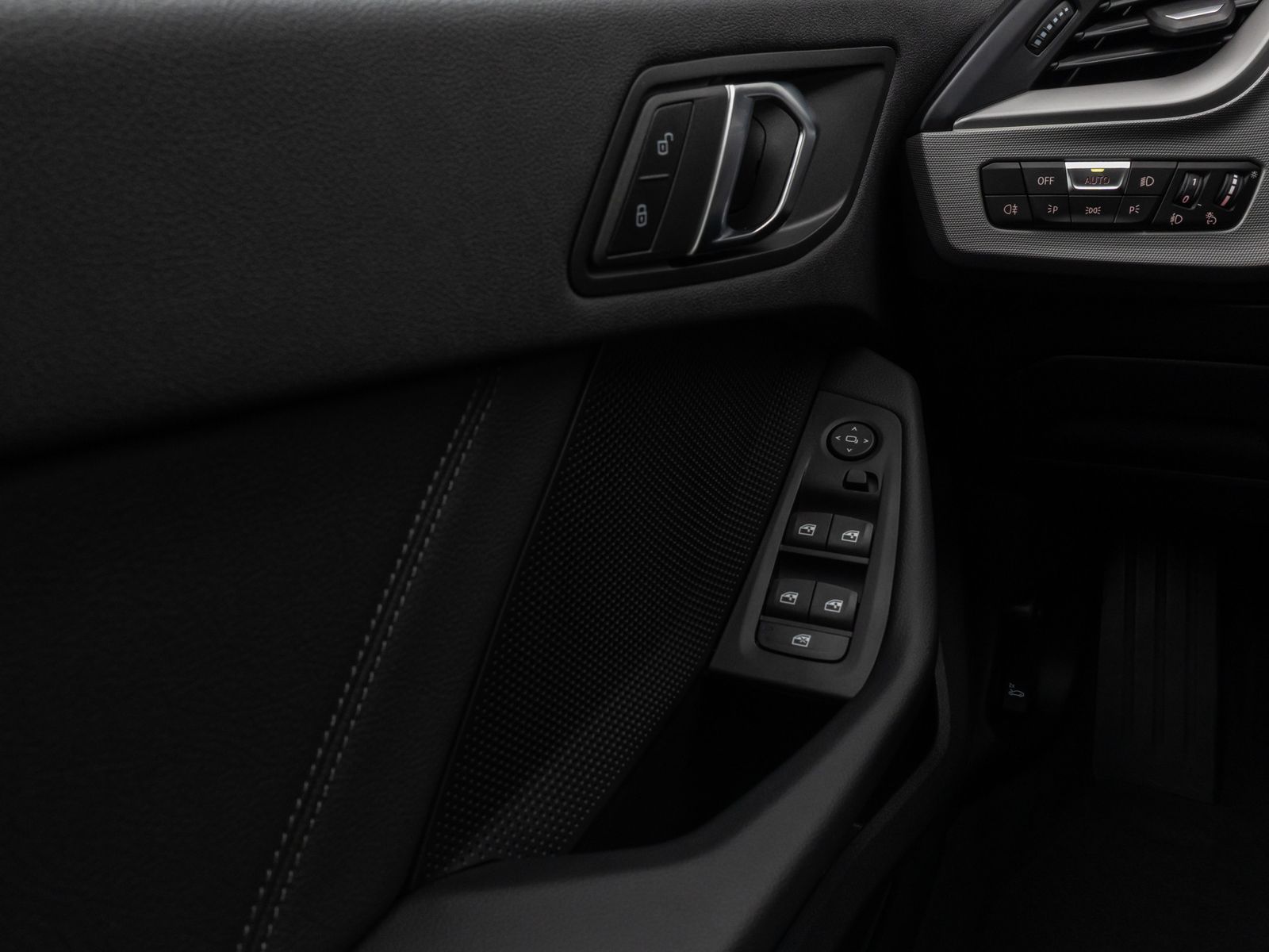 Fahrzeugabbildung BMW 118i DAB WLAN PDC Geschwindigkeitsreg Sport LED