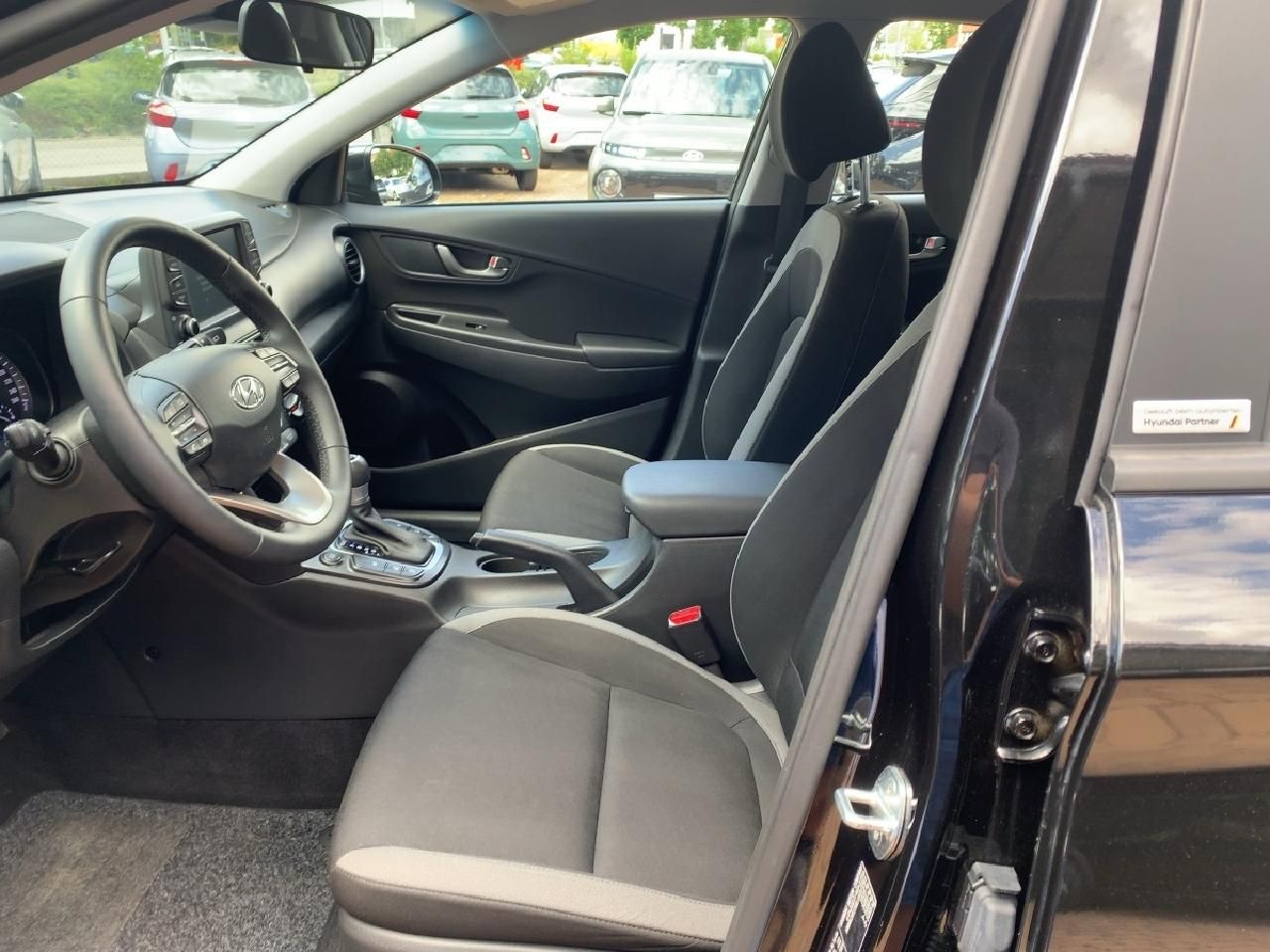 Fahrzeugabbildung Hyundai Kona Trend 1.6 l + Voll-LED-Paket + Navi-Paket