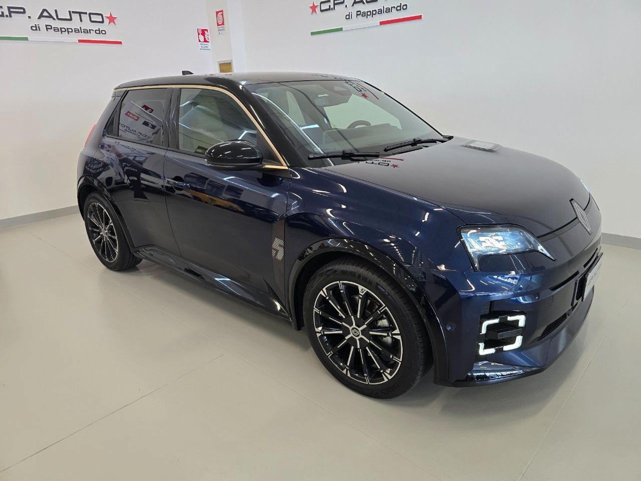 Renault Renault 5 E-Tech Iconic Cinq comfort ran imagem 3