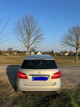 Mercedes-Benz B 200 - Garagenfahrzeug, Scheckheftgepflegt - silberne Mercedes-Benz B 200