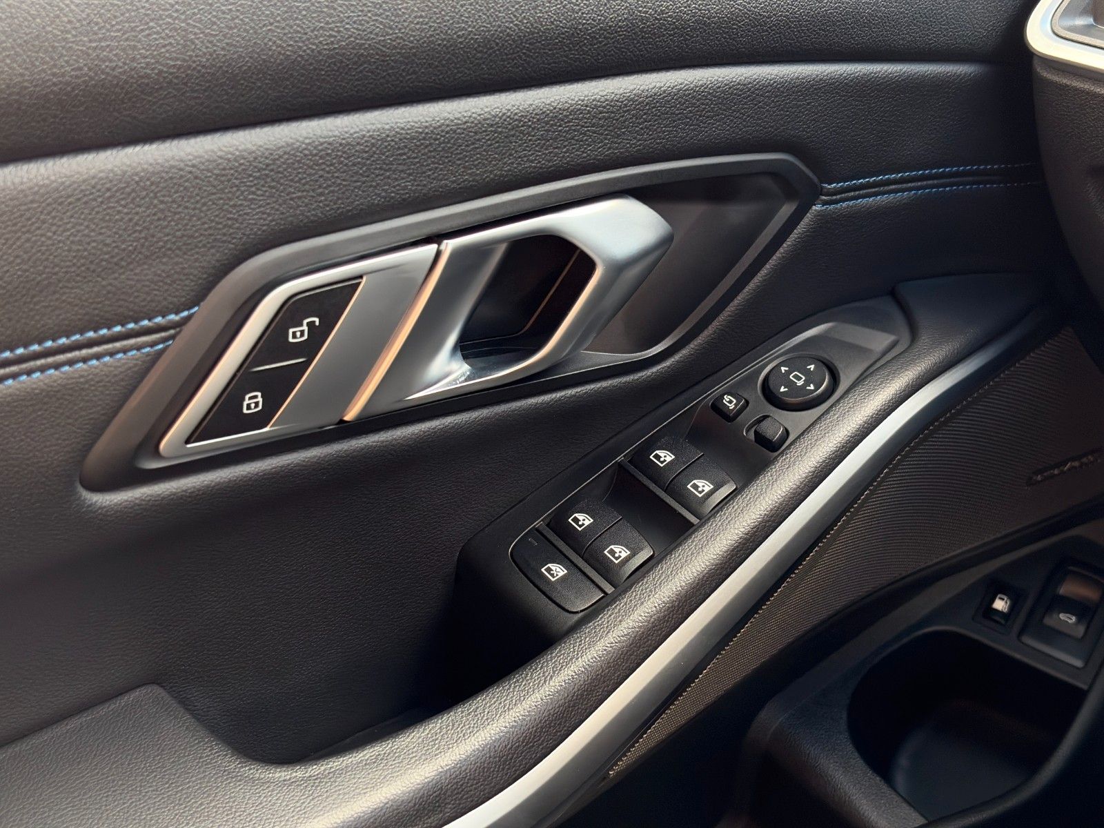 Fahrzeugabbildung BMW 330e Touring M Sport Alcan. Anthra. LC+ AHK H&K