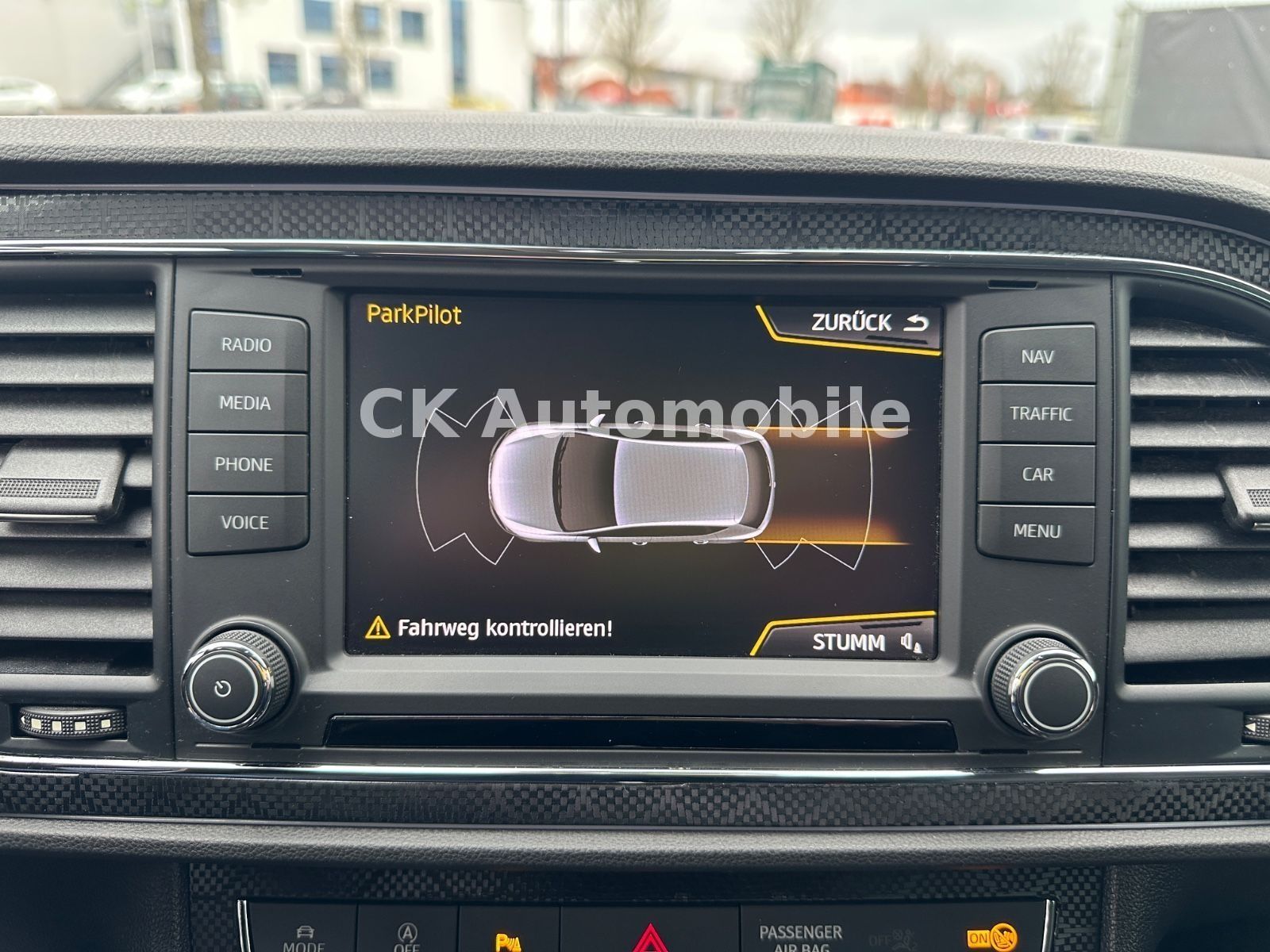 Fahrzeugabbildung SEAT Leon FR 2.0 TDI/Navi/LED/Alcantara/SHZ/PDC