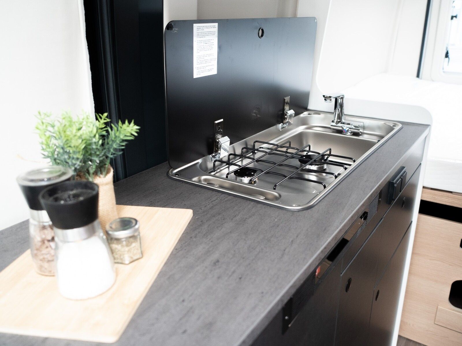 Fahrzeugabbildung Sunlight Cliff 600 Modelljahr 2026 mit Markise!