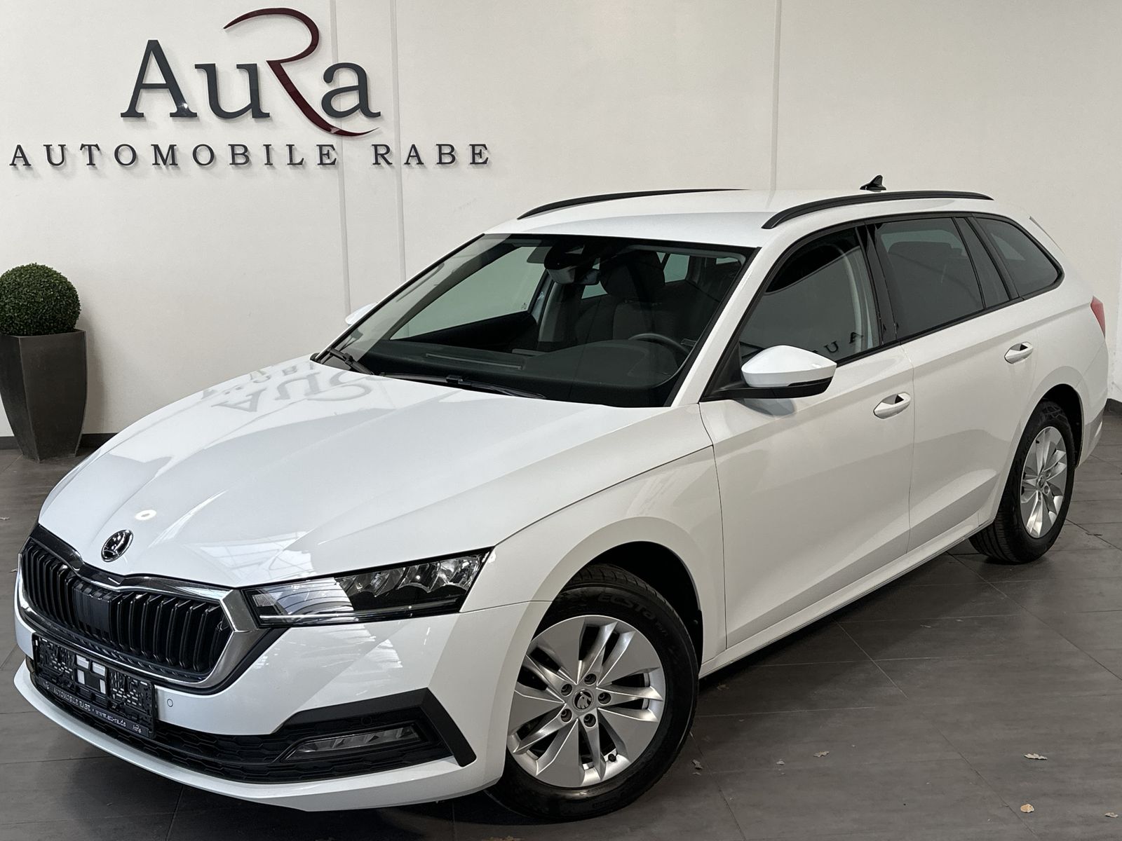 Fahrzeugabbildung SKODA Octavia Combi 2.0 TDI DSG Ambition NAV+LED+VCOCK