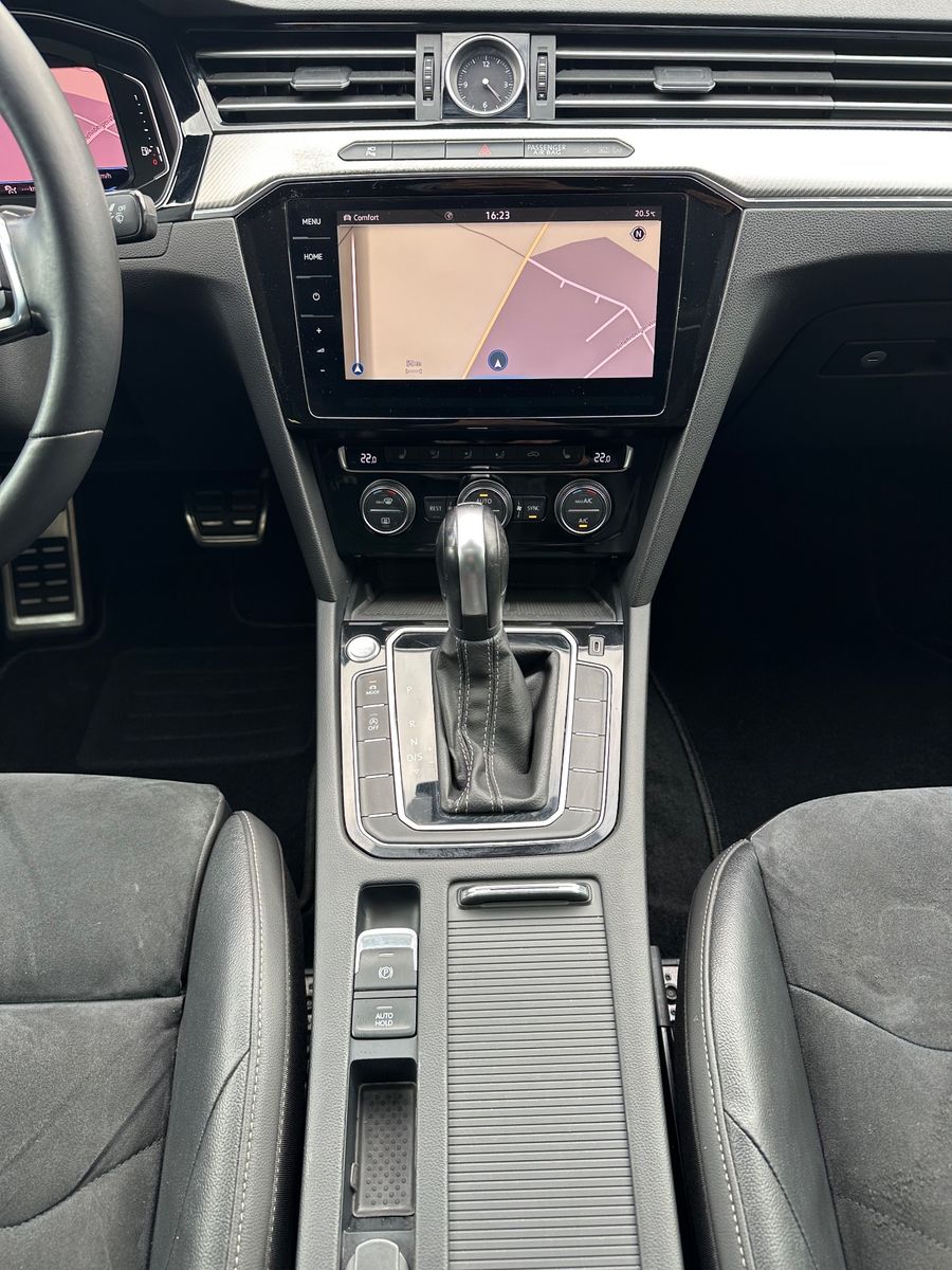 Fahrzeugabbildung Volkswagen Arteon 2.0 TSI DSG R-Line NAV+LED+PANO+360°+ACC