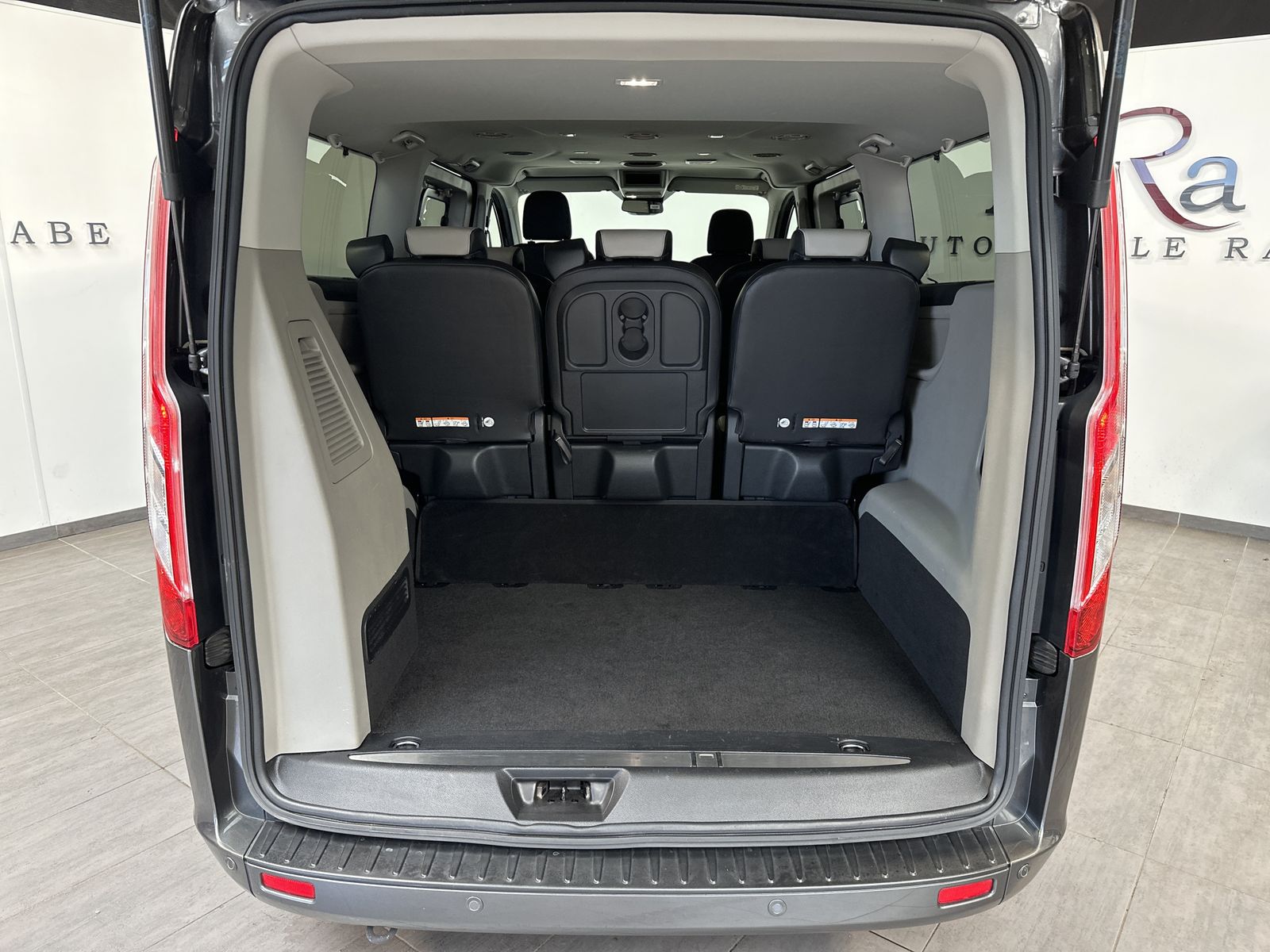Fahrzeugabbildung Ford Tourneo Custom 320 L2H1 Titanium NAV+XEN+KAMERA