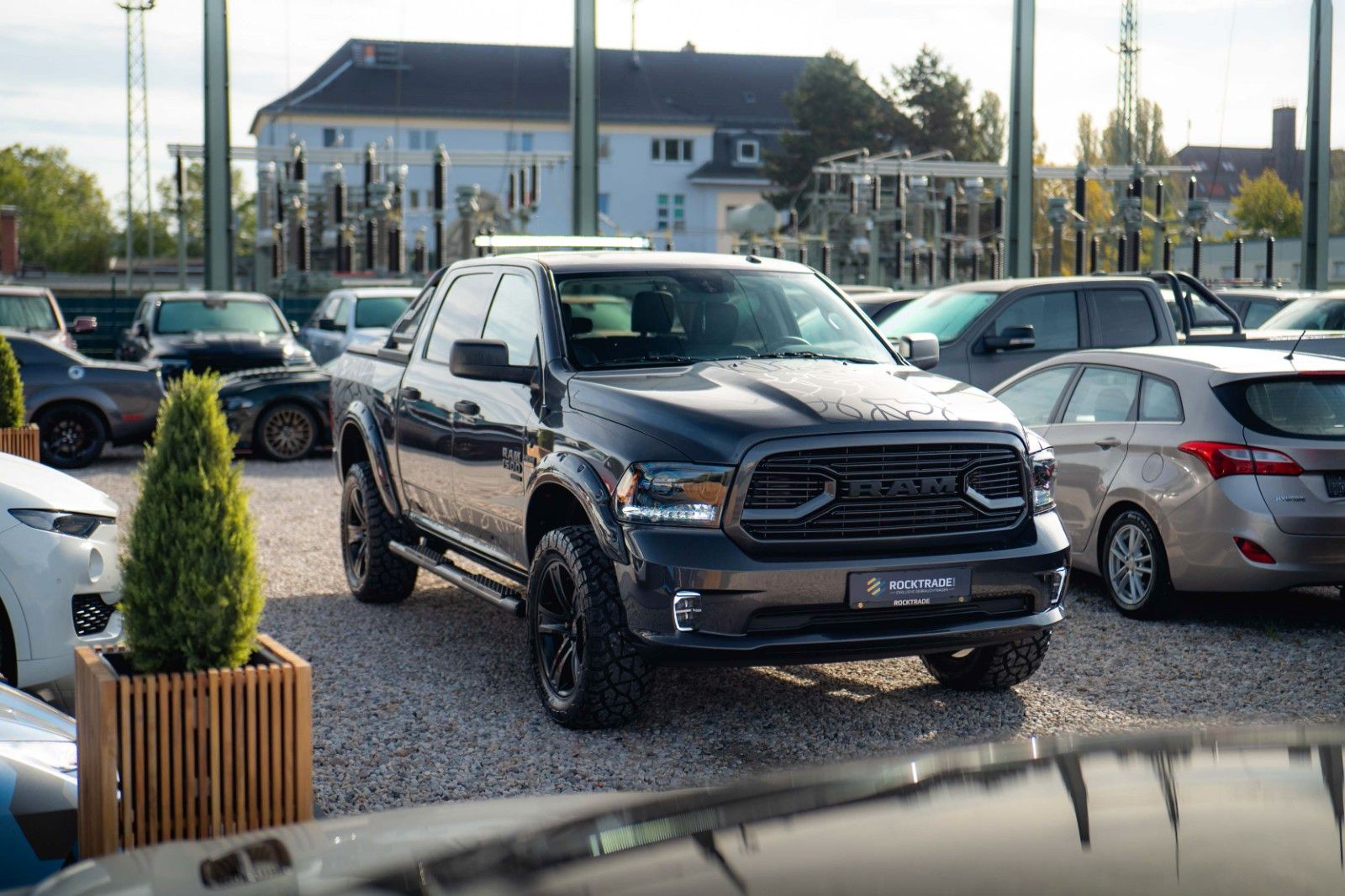 Fahrzeugabbildung Dodge RAM 5.7 V8 HEMI 4x4 OFFROAD Night-Paket *LED*19%