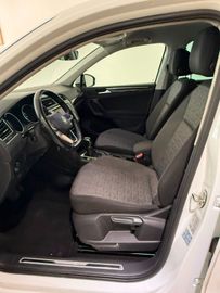 Volkswagen Tiguan - 5