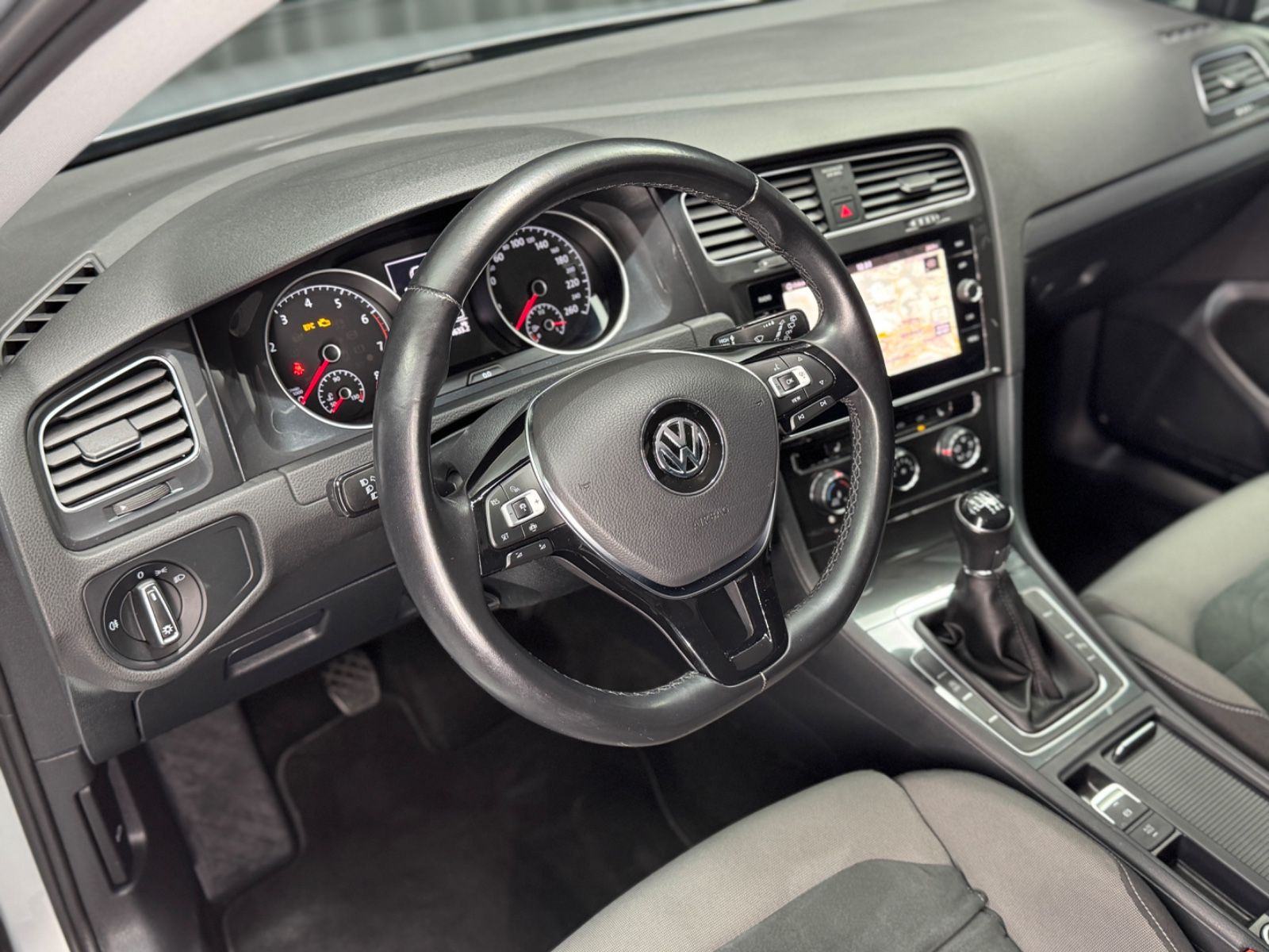 Fahrzeugabbildung Volkswagen Golf VII Variant Comfortline|NAVI|ACC|MASSAGE|
