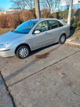 Ford Focus 1.6 Ghia Ghia - Ford Focus aus 2004: Ghia