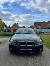 BMW 320 I Scheckheft !!! Wenig Kilometer - BMW 320 aus 2009: Kombi, 320i