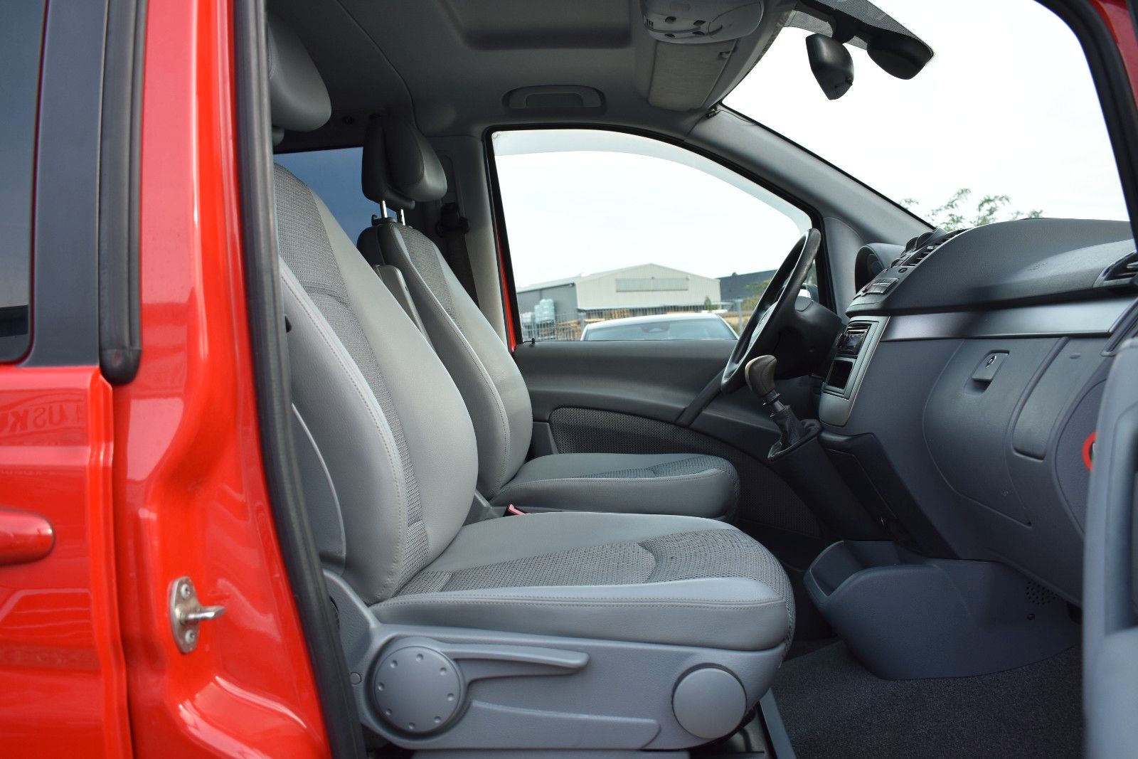 Fahrzeugabbildung Mercedes-Benz Viano 2.2 CDI extralang KLIMA/PDC/AHK/6 Sitze
