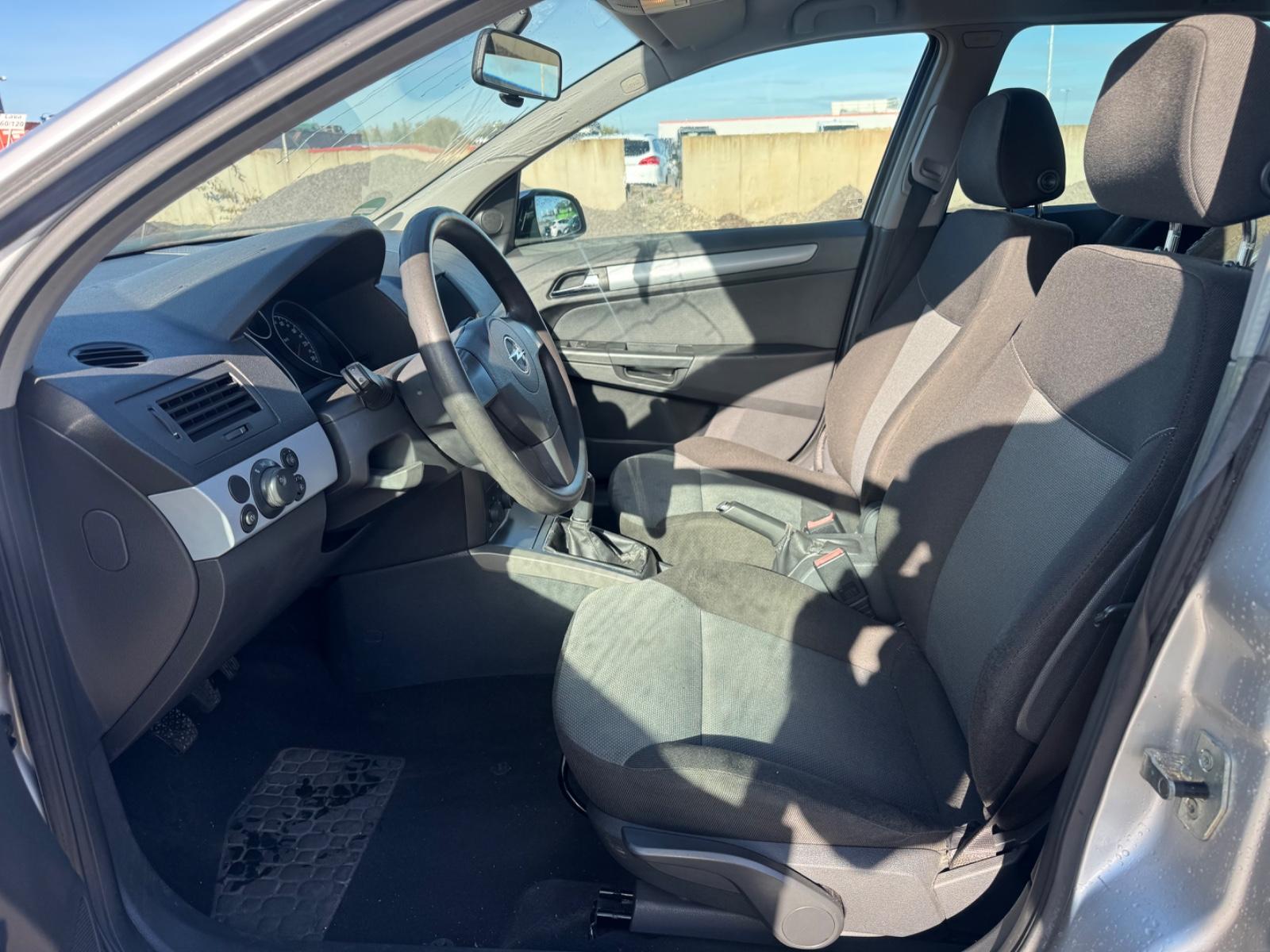 Opel Astra 2005 — photo 9
