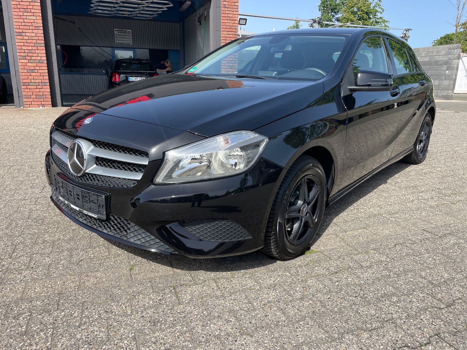 MERCEDES-BENZ A 180