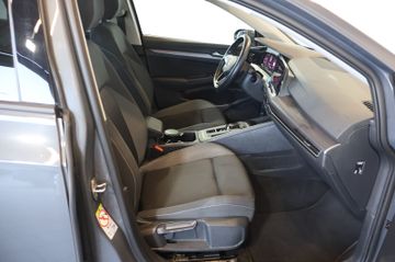 Volkswagen Golf VIII 2.0 TDI Active HUD+AID+MATRIX+PANO+AHK