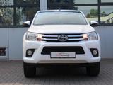 Toyota Hilux 2.4 D-4D-F Double Cab 4x4 Euro 6 - weiße Toyota Hilux