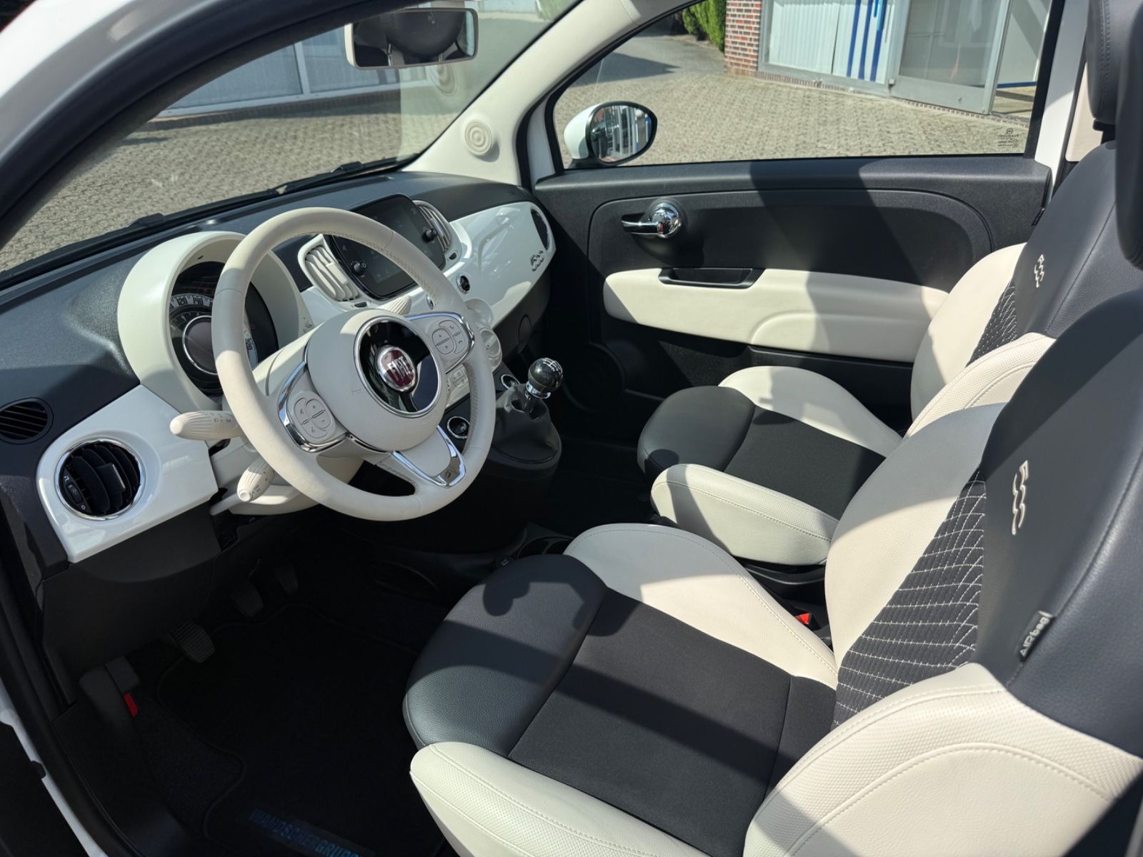 Fahrzeugabbildung Fiat 500 Cabrio Dolcevita Mild-Hybrid Navi/PDC