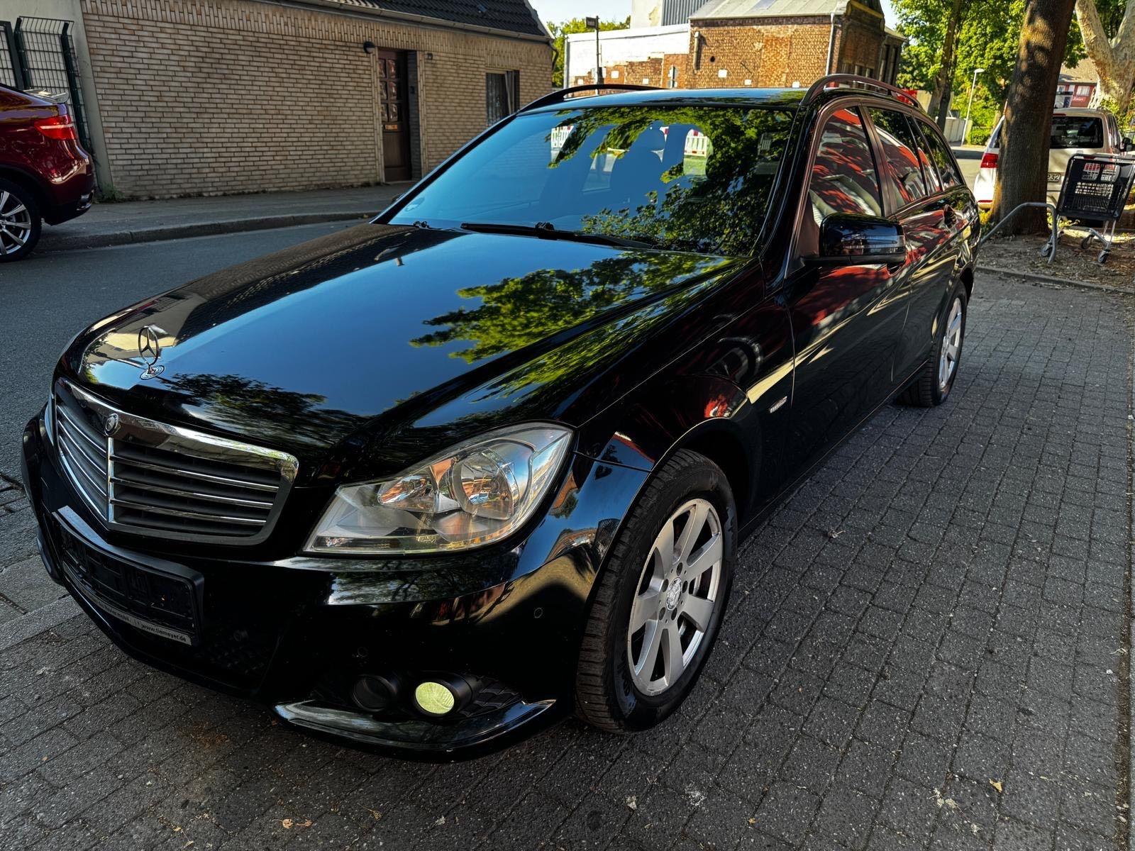 Mercedes-Benz C180 2011 — rear view