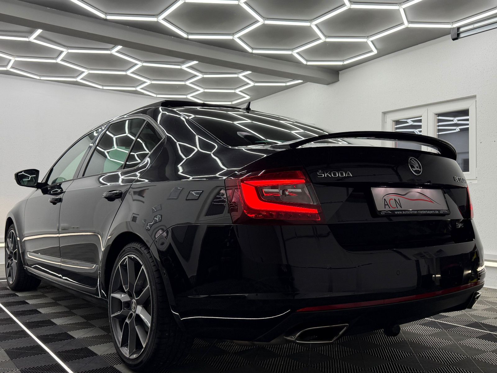 Fahrzeugabbildung SKODA Octavia Lim. RS/LED/PANO/DAB/MEMORY/ACC/AMBI+