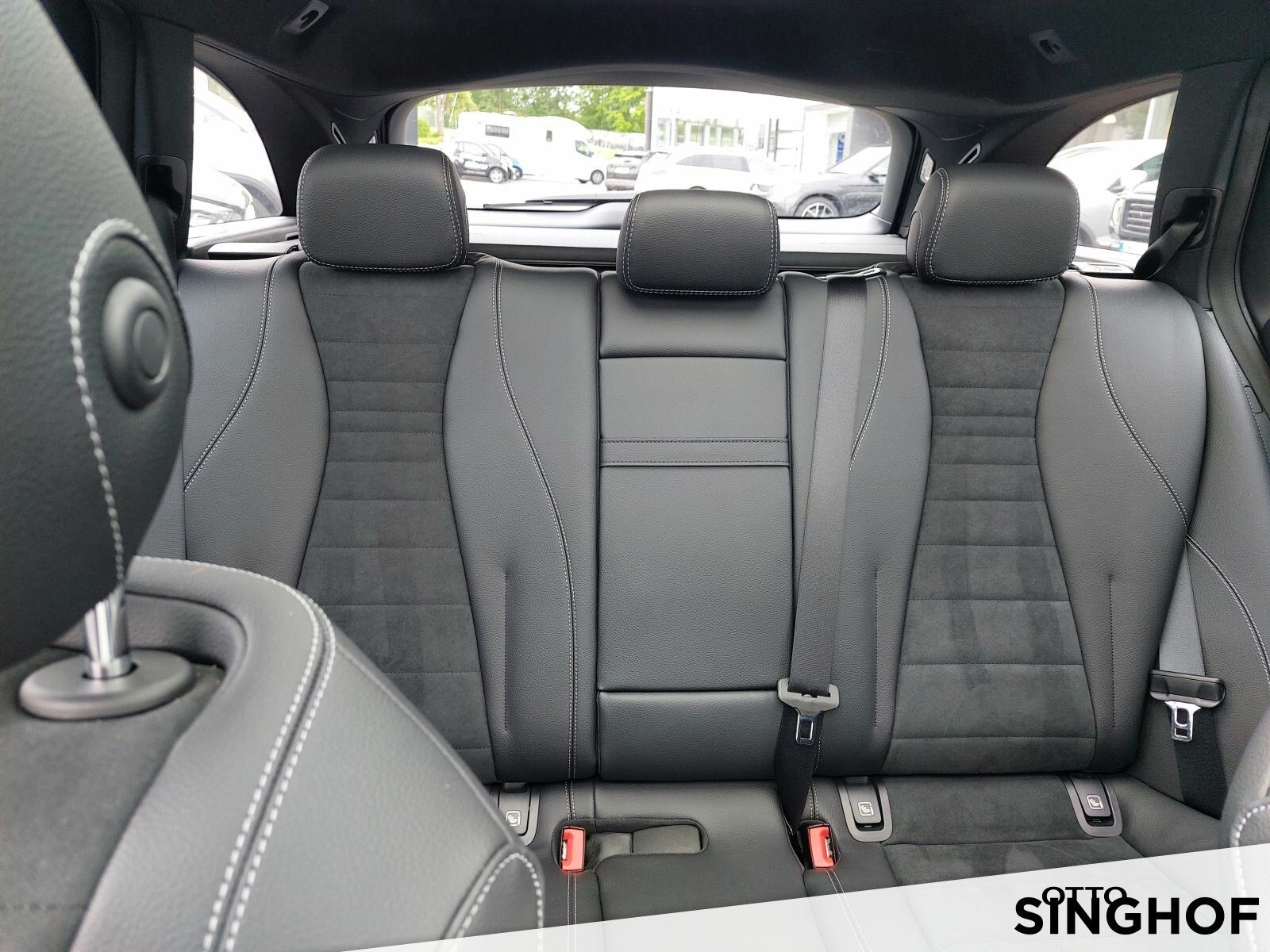 Fahrzeugabbildung Mercedes-Benz E 220 d T 4matic AMG Pano+AHK+Airmatic+dynam.LED