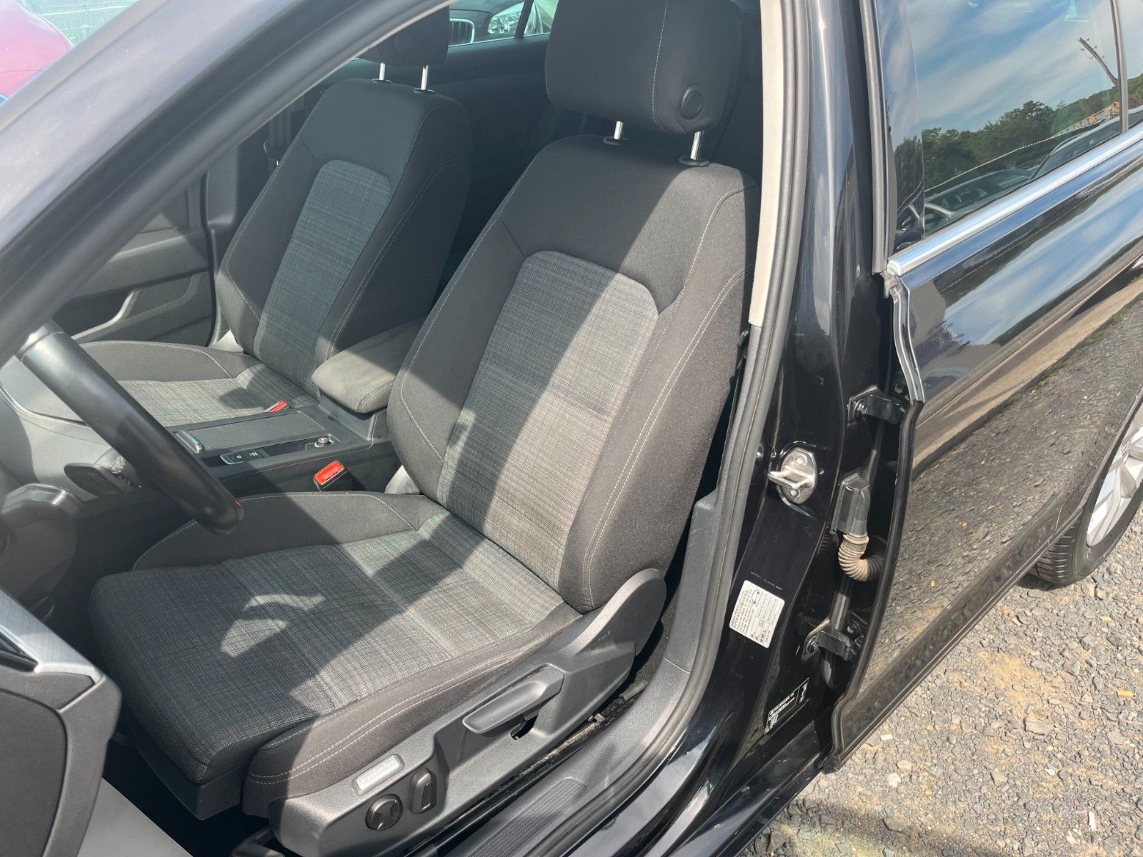 Fahrzeugabbildung Volkswagen Passat Variant 2.0 TDI Aut. Business Navi AHK AC